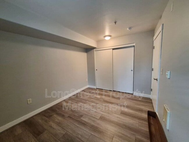 Building Photo - 9837 NE Irving St