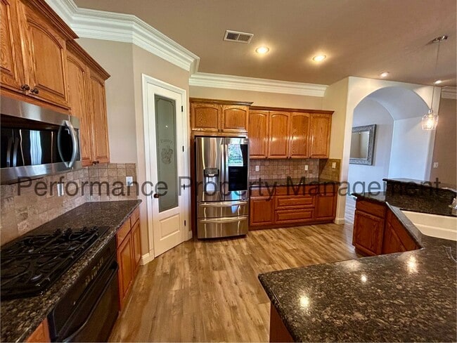 Building Photo - Stunning 4 Bed/ 2 Bath NW Bakersfield Home...