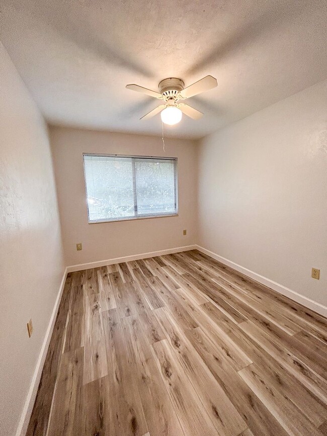 Building Photo - 1824 SW 35th Ave