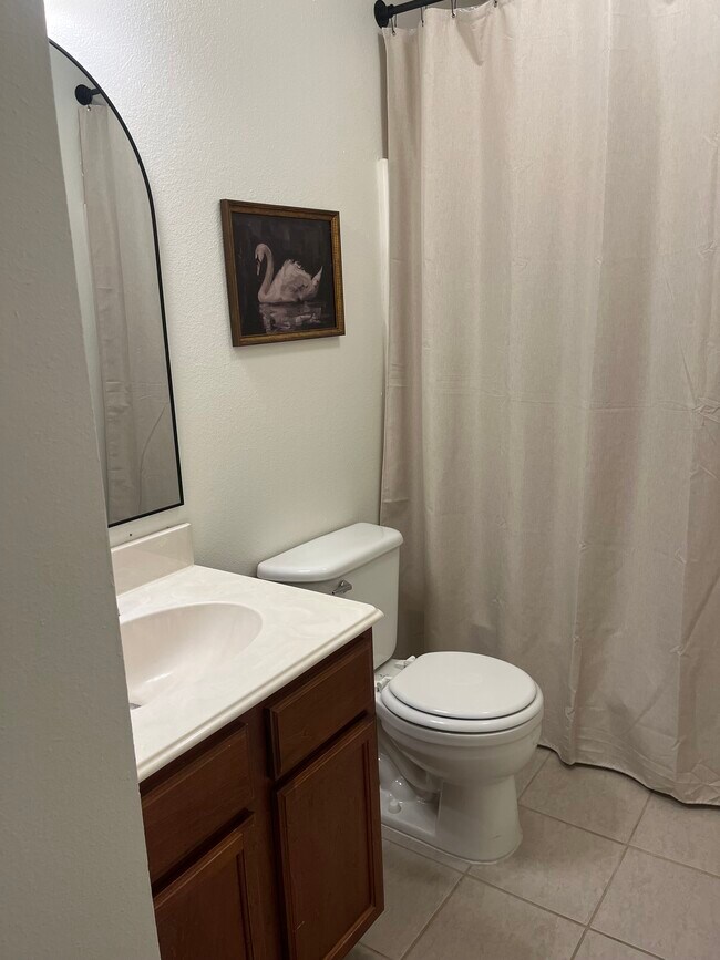 Building Photo - 208 Robin St