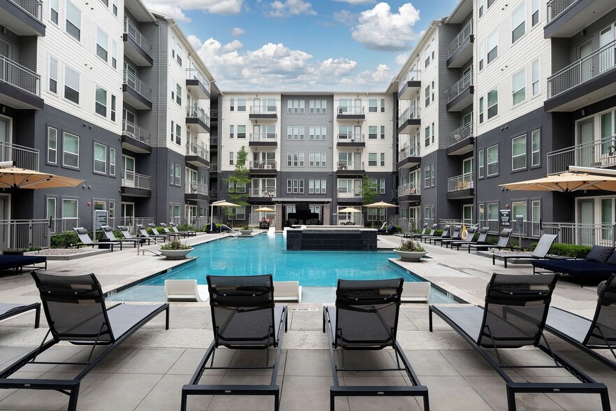 Building Photo - 3501 Ross Ave