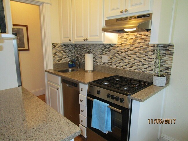 Building Photo - 116 Riverway