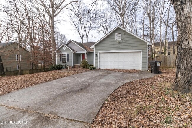 Building Photo - 1405 Wenlock Rd