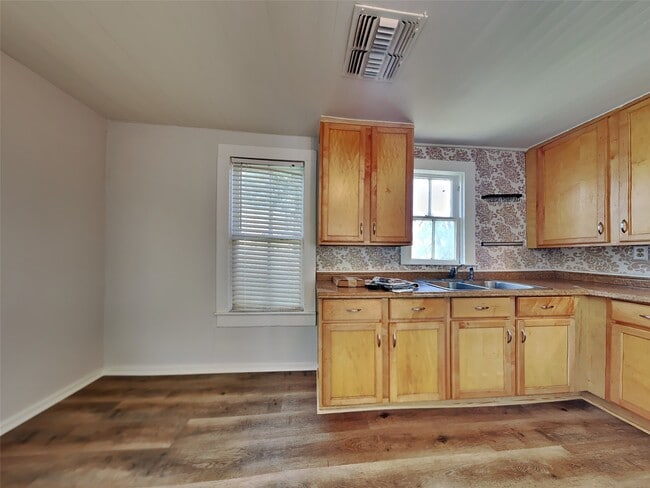 Building Photo - 322 Mixville Rd