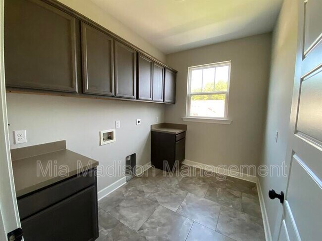 Building Photo - 54 Misty Marsh Dr