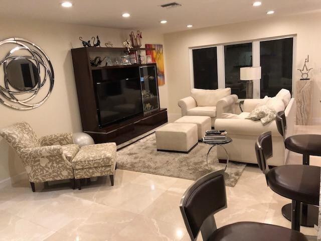 Building Photo - 2201 SE 20th St