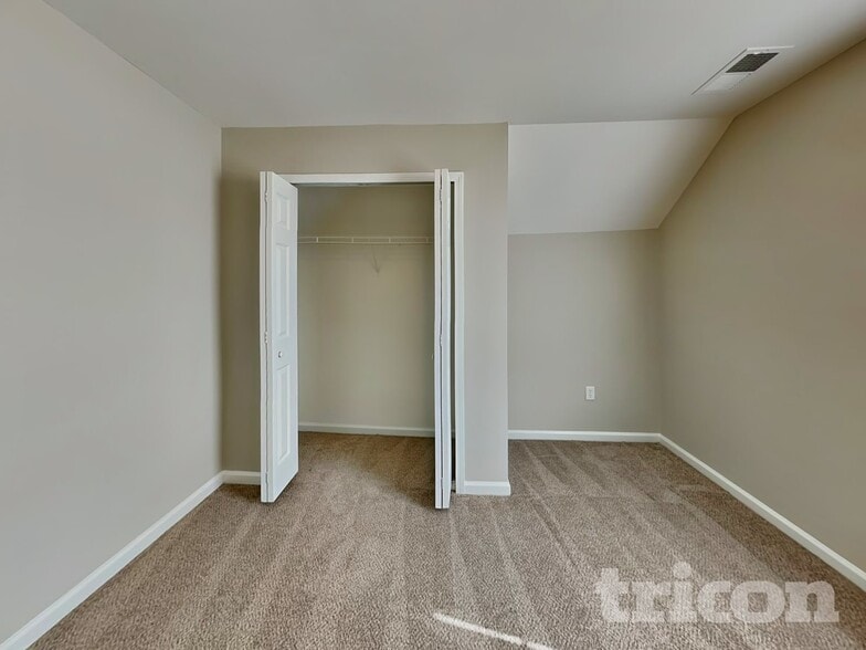 Building Photo - 224 Barnevelder Dr