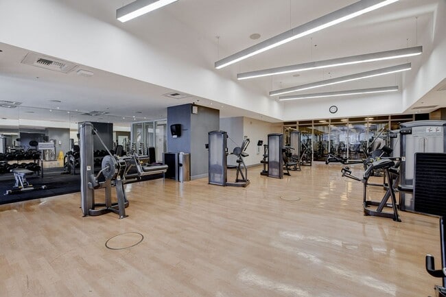 Building Photo - Fully Furnished 2 Bedroom 2 Bath High Rise with Strip Views