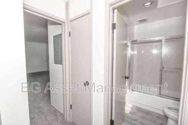 Building Photo - 944 Fletcher Ln
