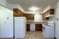 Building Photo - Cozy 2BD Apartment with Patio, East Portland