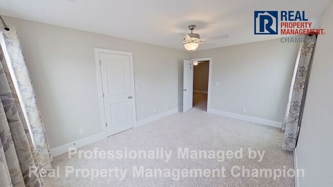 Building Photo - Spacious 4 BD Executive Home Loaded with U...