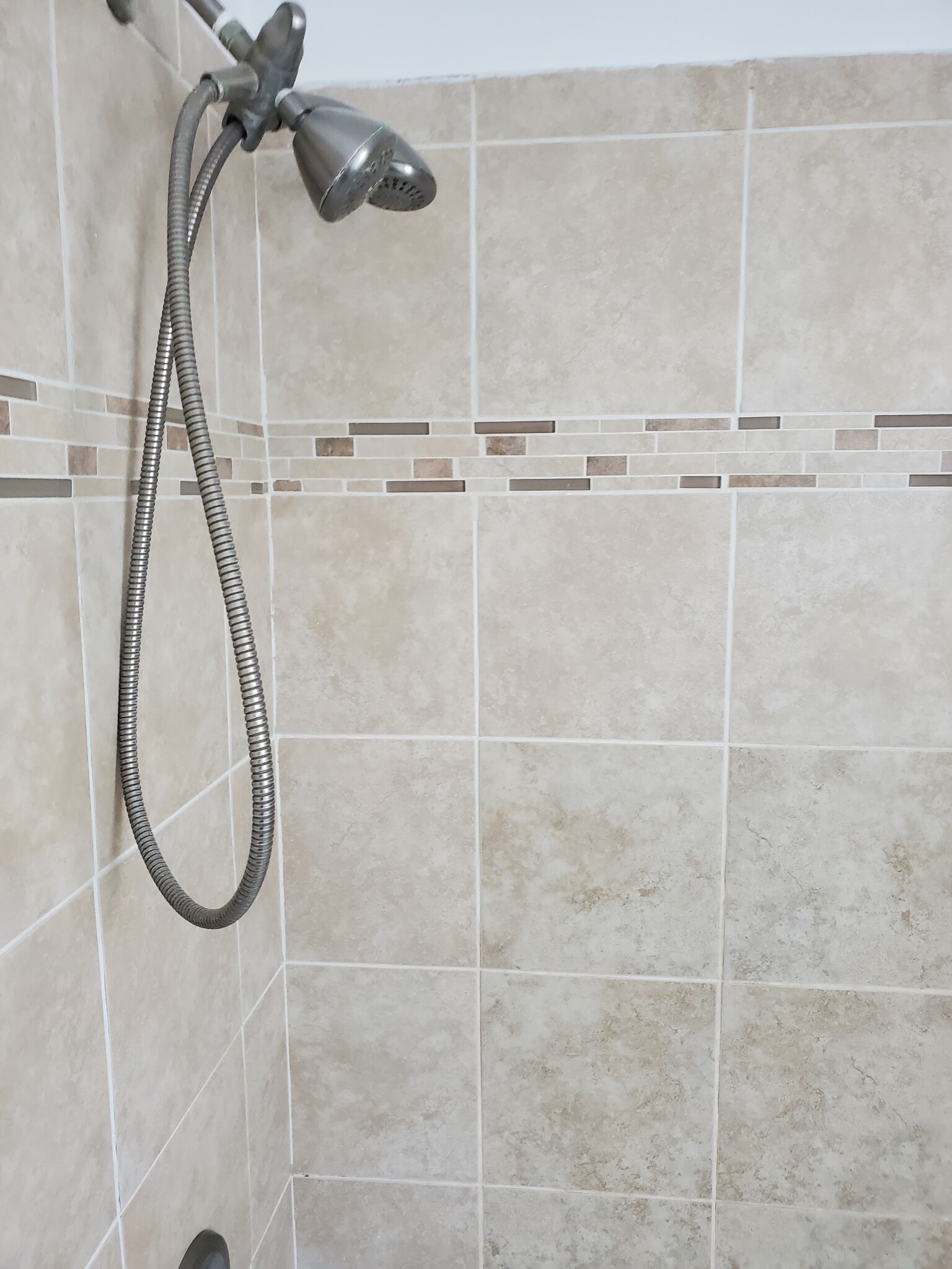 Upstairs bath - 816 N Chapel Gate Ln
