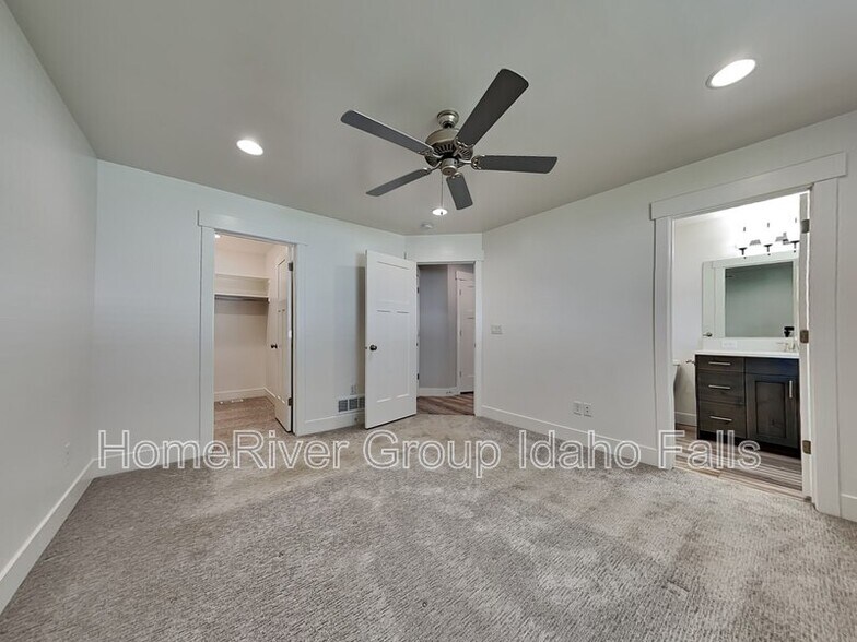 Building Photo - 7224 Hamden Ave