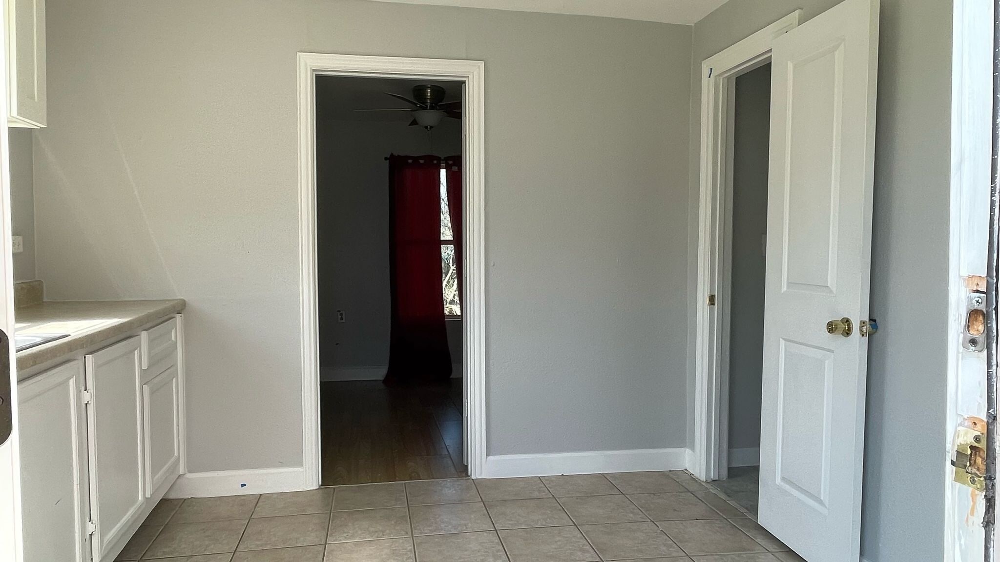 Building Photo - 413 N Live Oak St