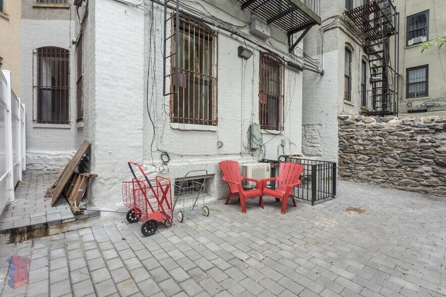Building Photo - 15 W 103rd St