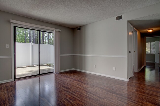Building Photo - 950 Forestbrook Rd