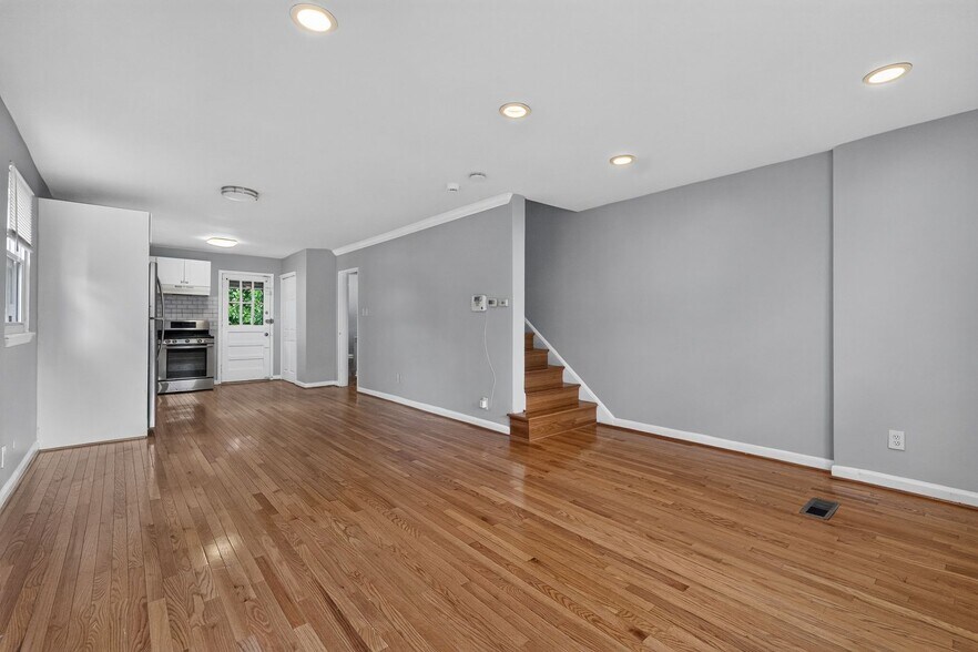 Building Photo - 5551 Chillum Pl NE