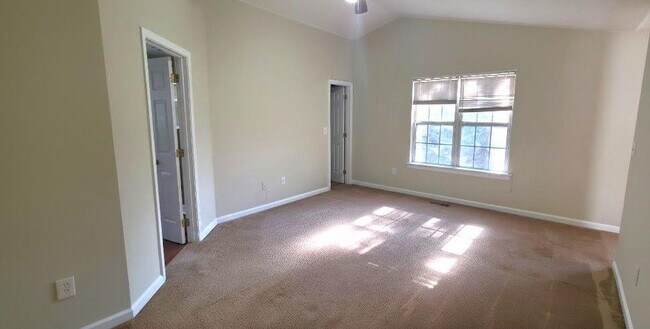 Building Photo - 4915 Lakebrooke Run