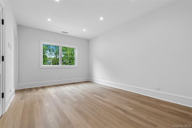 Building Photo - 75 Orchard Ave