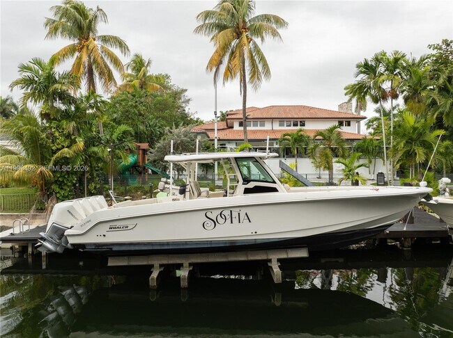 Building Photo - 7125 Los Pinos Blvd