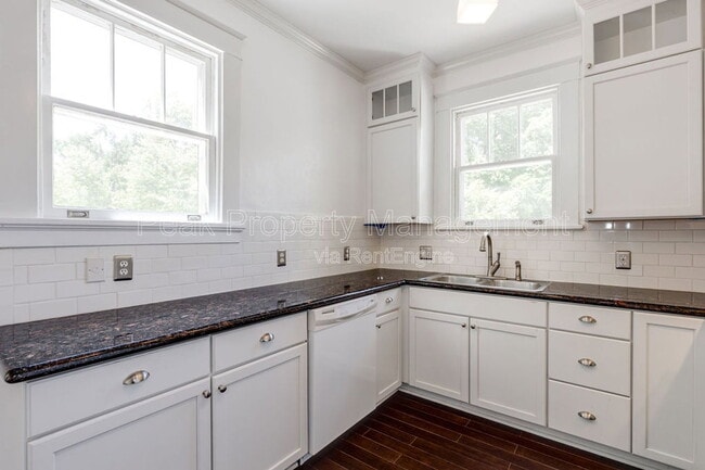 Building Photo - 1404 Wilmington Ave W