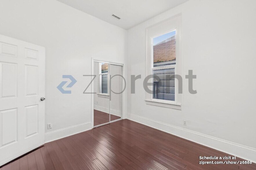 Building Photo - Unit