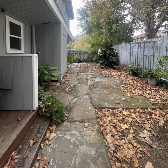 Building Photo - 134 Cypress St