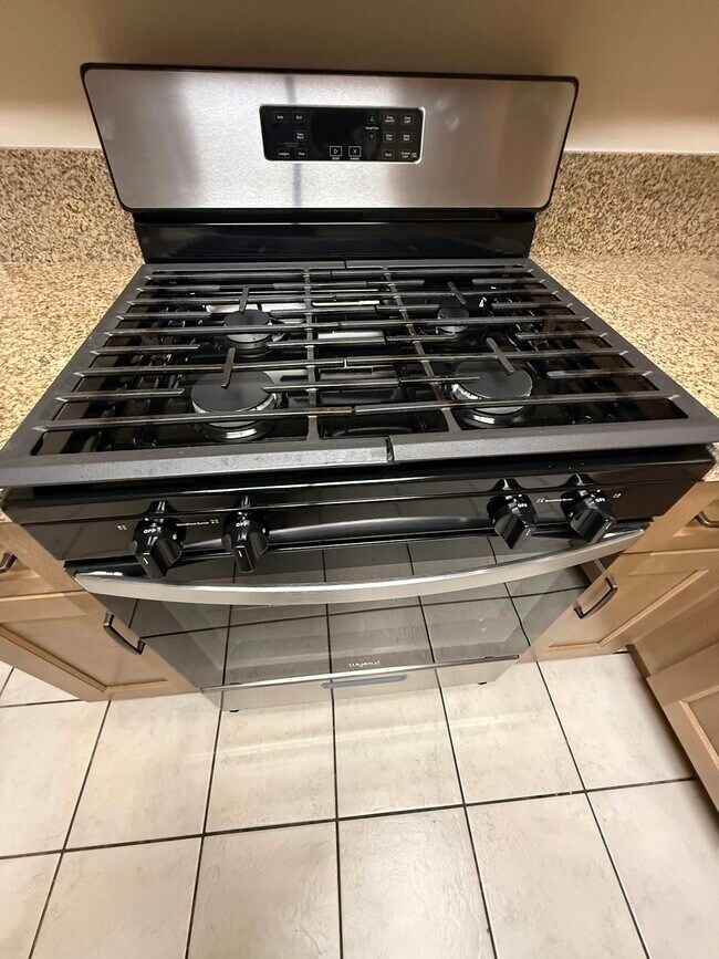 Building Photo - 1725 S Sacramento St