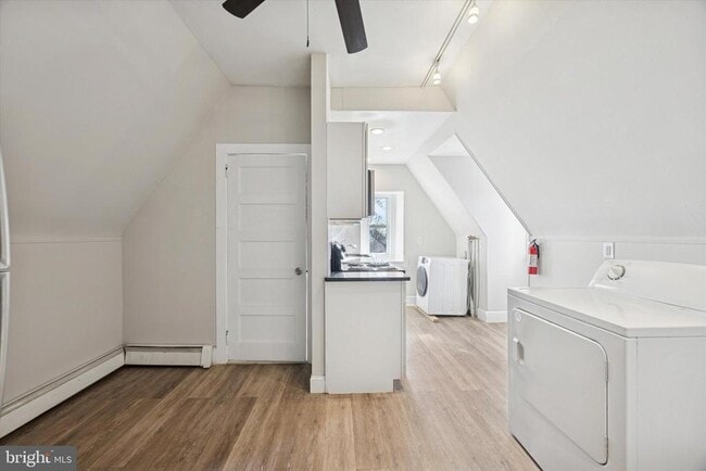 Building Photo - 222 Henderson Ave