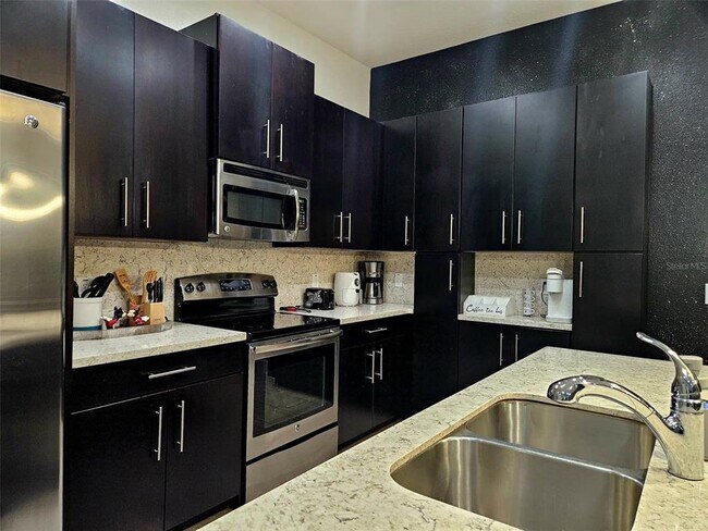 Building Photo - 386 Captiva Dr