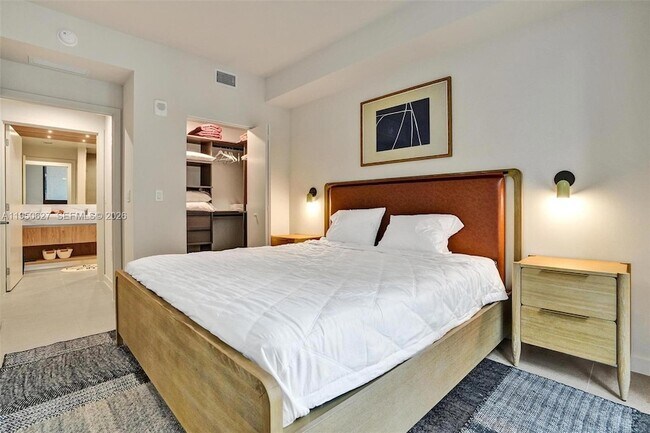 Building Photo - 11 NE 6th St