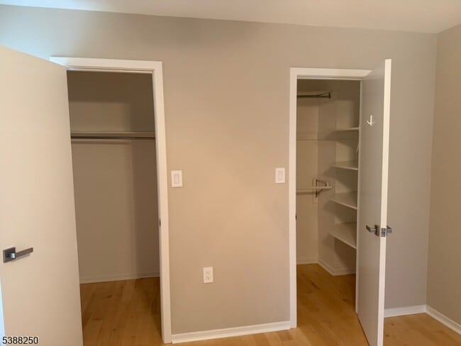 Building Photo - 51 Rushmore Ln