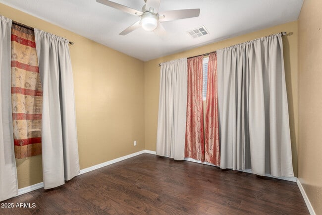 Building Photo - 6820 S 42nd Ln