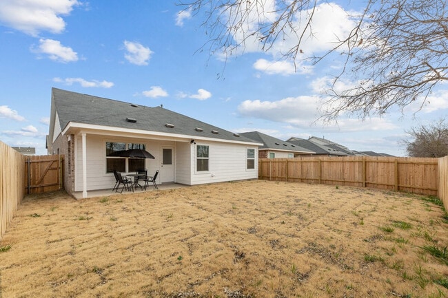 Building Photo - 591 Sormonne Lp