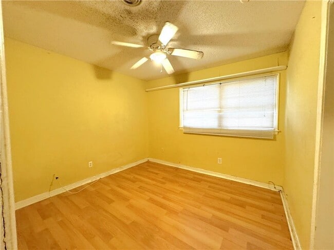 Building Photo - 654 Ynestra Dr