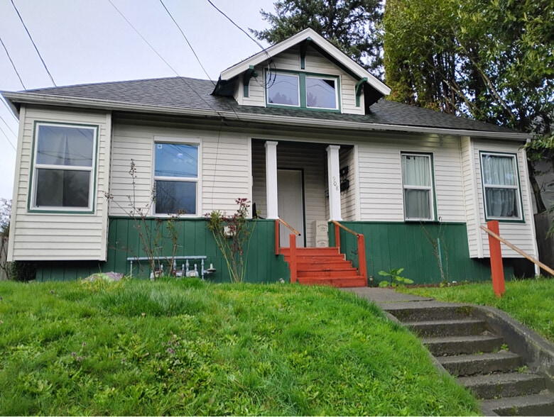 Building Photo - 908 15th St