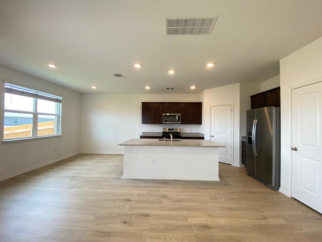 Building Photo - 404 Brody Ln