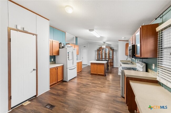 Building Photo - 2676 Pahmeyer Rd