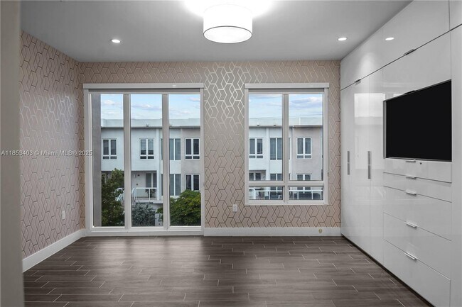 Building Photo - 10245 NW 63rd Terrace