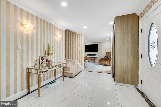 Building Photo - 10904 Gainsborough Rd