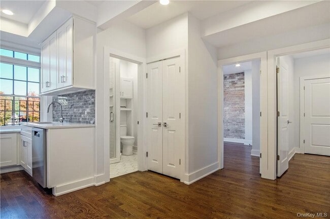 Building Photo - 266 Mamaroneck Ave