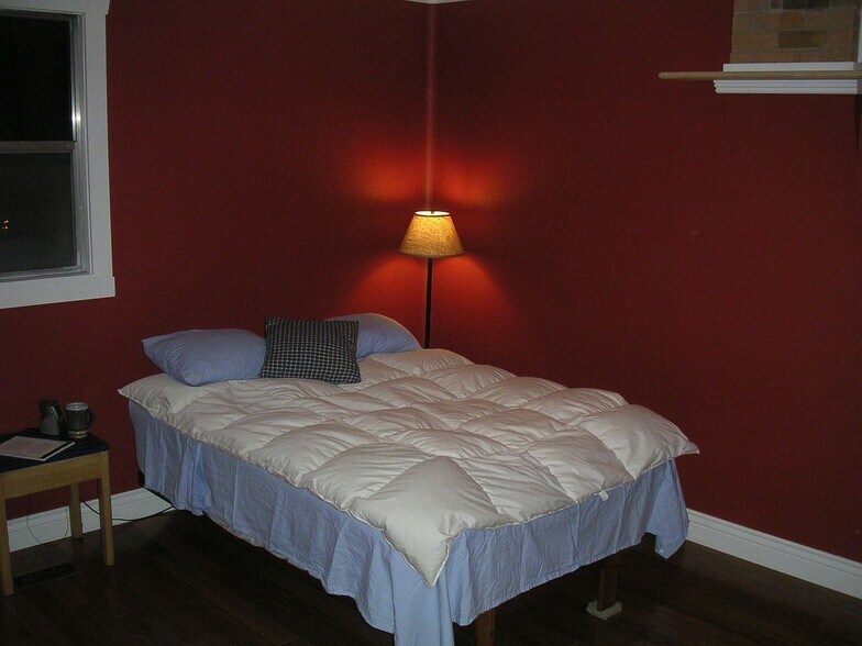 Building Photo - 687 E 4th Ave