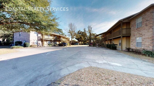 Building Photo - 895 Silverwood