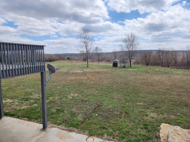 Building Photo - New price! Enjoy country living and seclus...