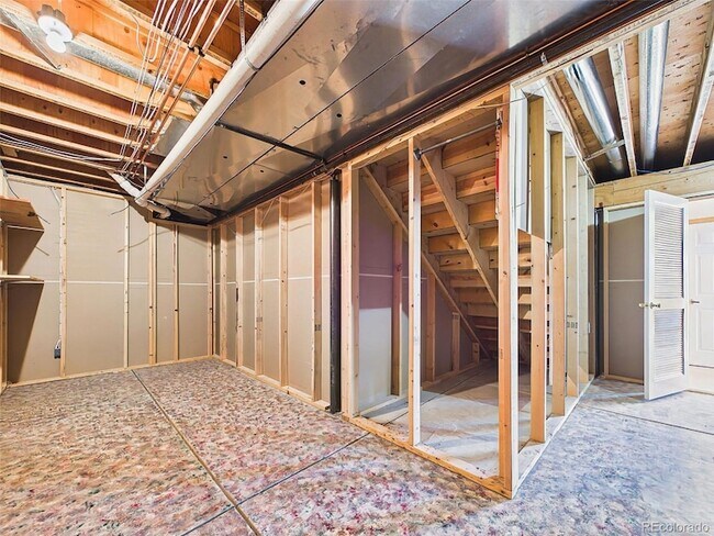 Building Photo - 1185 S Park Dr
