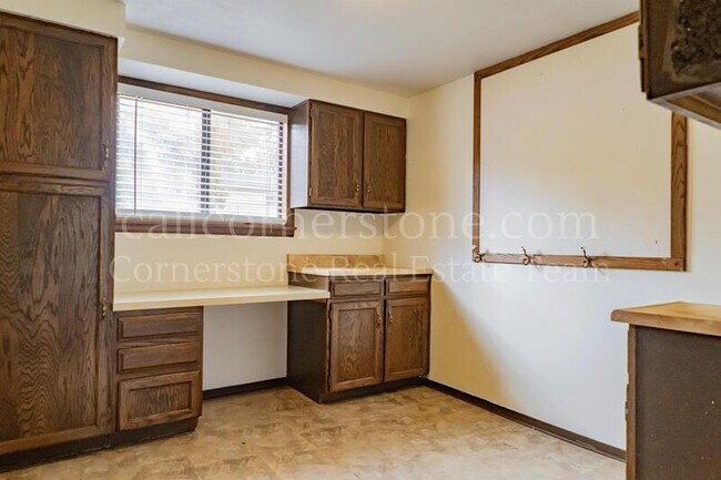 Building Photo - 3427 Clubheights Dr