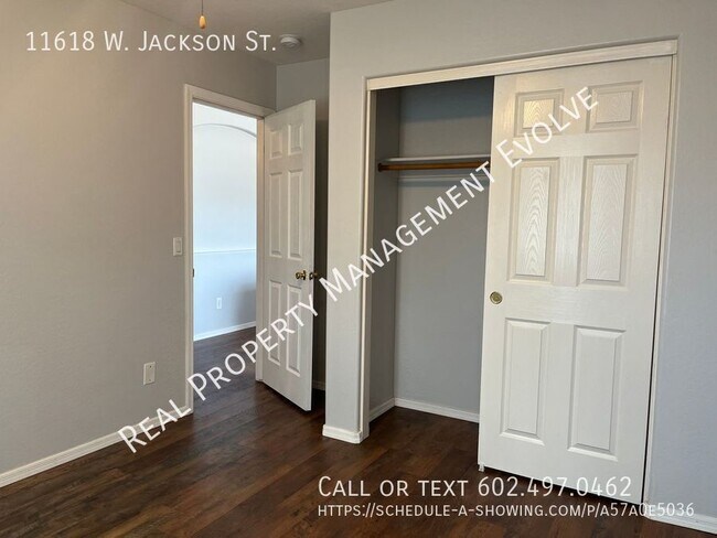 Building Photo - Lovely Avondale Home!
