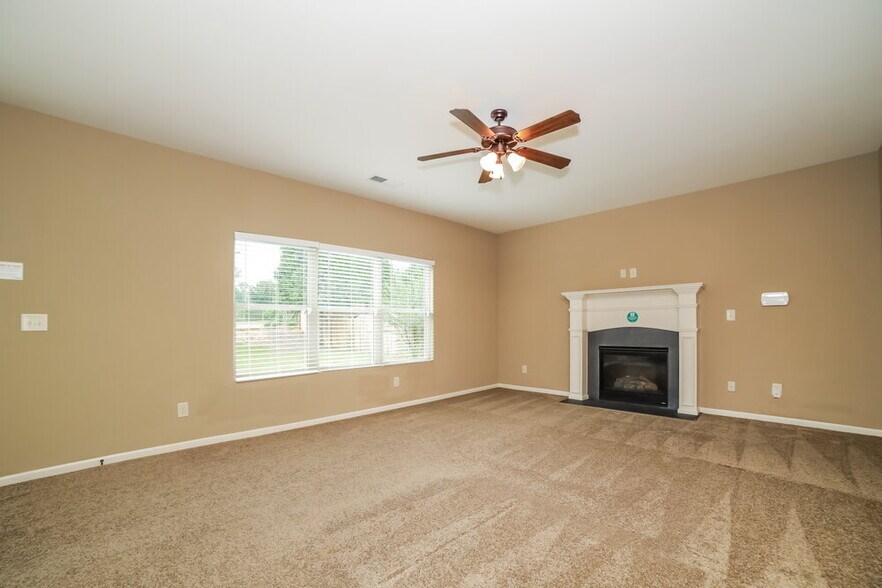 Building Photo - 981 Rock Elm Dr
