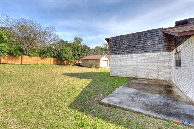 Building Photo - 818 Lois St