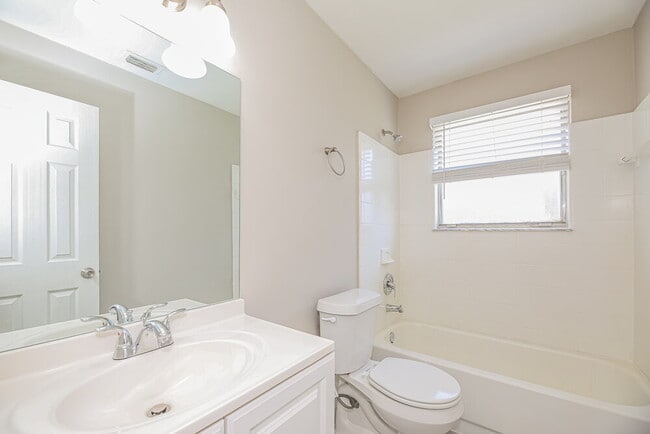 Building Photo - 2658 Malibu Cir